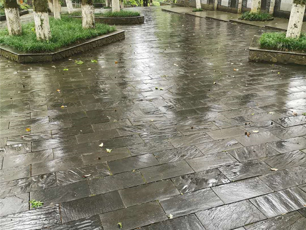 黑色板岩