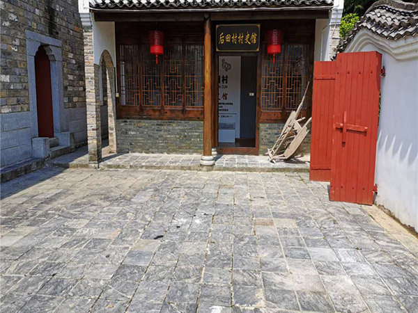 黑色板岩